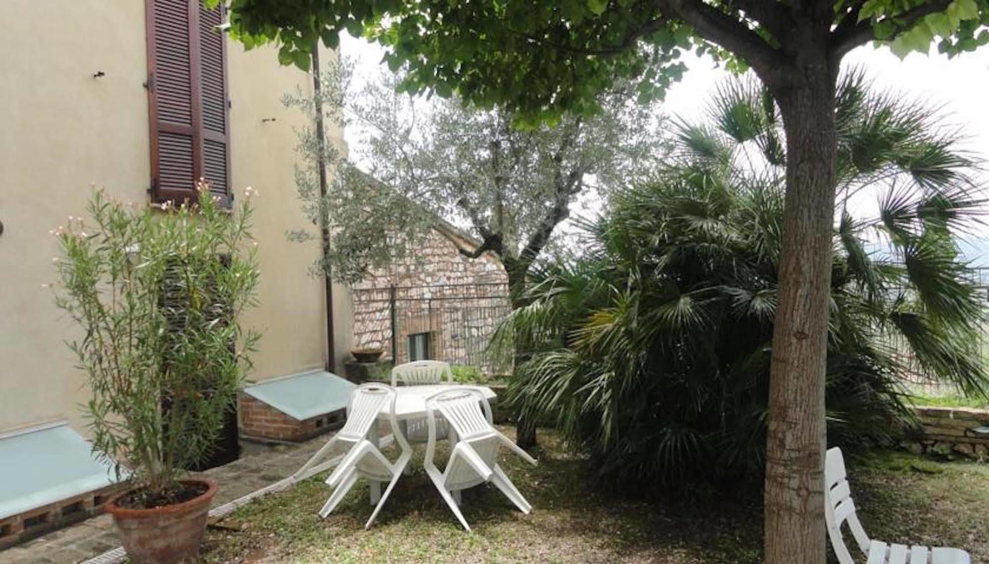Aparthotel La Terrazza Di Spello Exterior foto