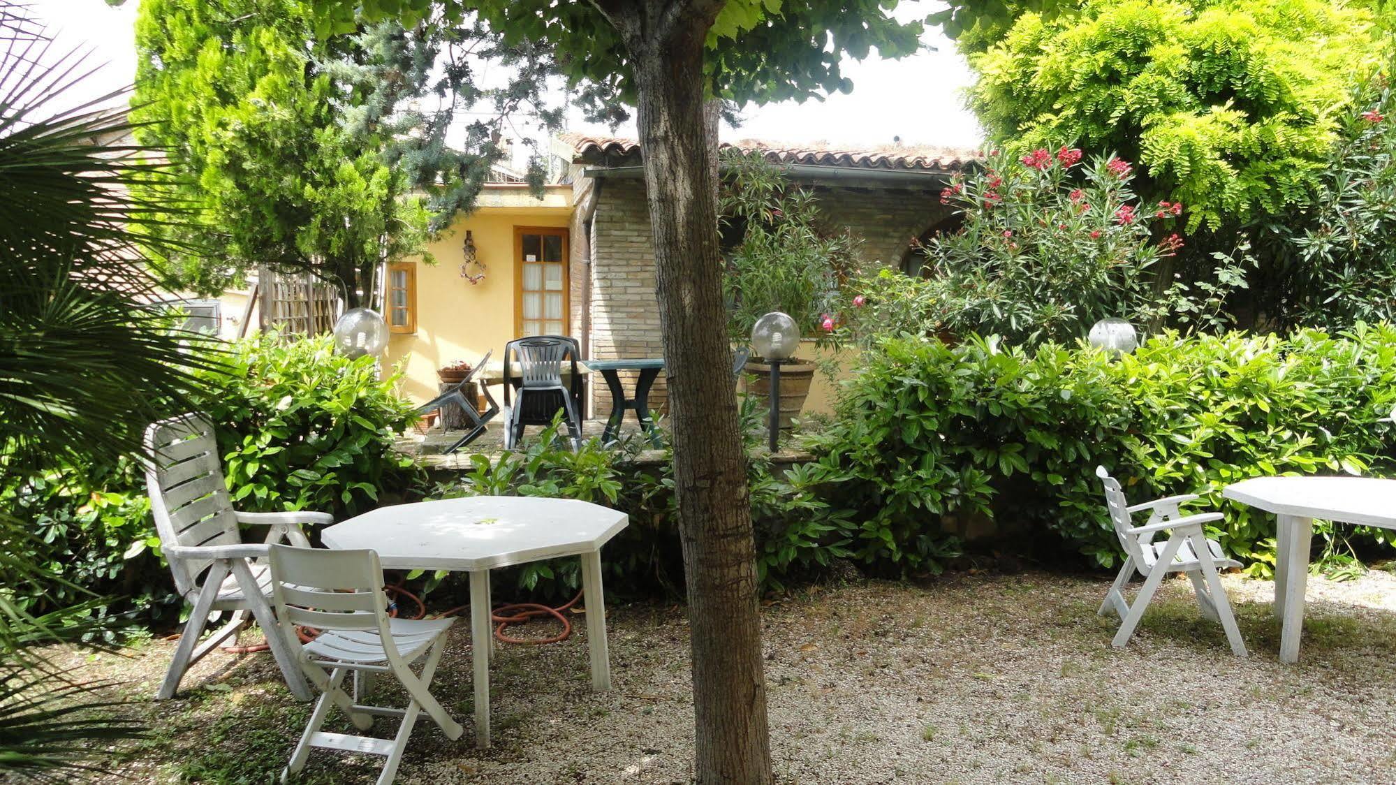 Aparthotel La Terrazza Di Spello Exterior foto